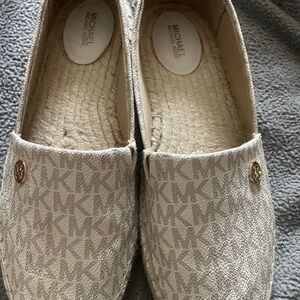Authentic Michael Kors flats 9.5